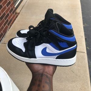 JORDAN 1 RETRO MID (SIZE 4.5Y)